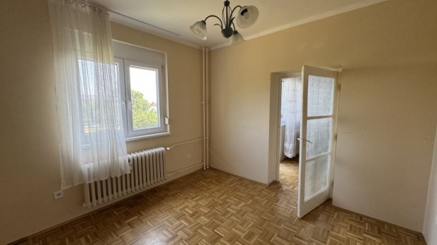 Pécs - Uránváros, első emeleti téglalakás eladó!