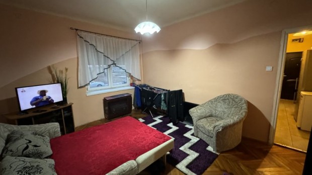 Pécs - meszesi 2 szobás téglalakás eladó!