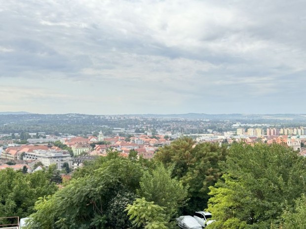 P�cs- belv�rosi, panor�m�s �p�t�si telek elad�!