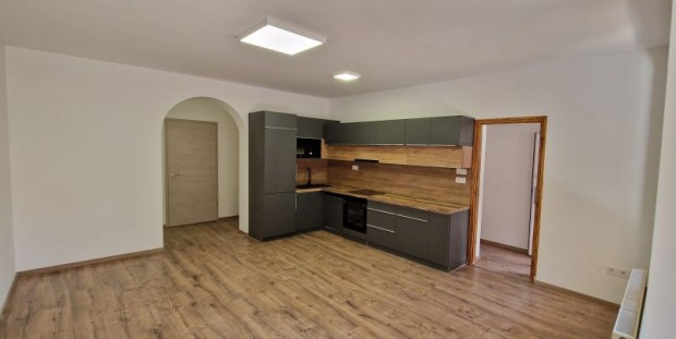 Pécs- belvárosi felújított, 83 m2-es lakás eladó!