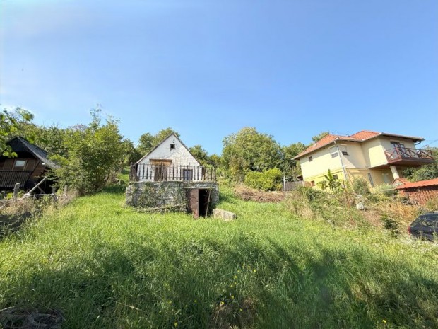 P�cs- postav�lgyi �p�t�si telek elad�!