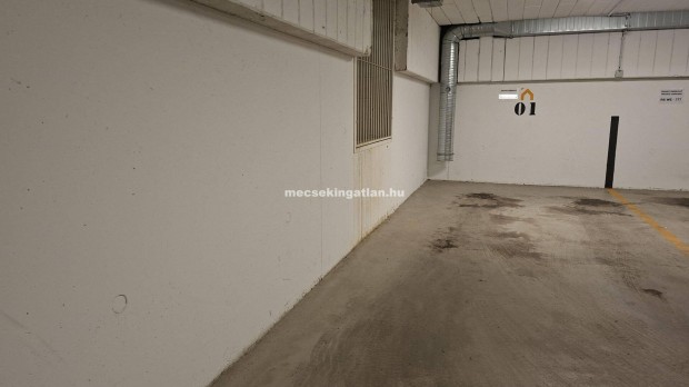 P�cs, teremgar�zs elad�