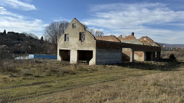 P�cs belter�let�n 5904 m2-es telek elad�!