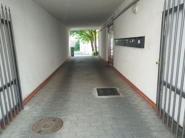 Pécs belvárosában autóbeálló kiadó