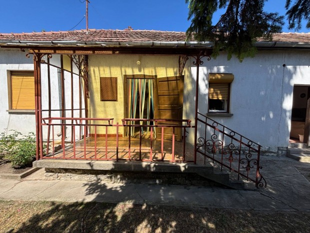 P�cselyen B�v�thet� csal�di h�z elad�!