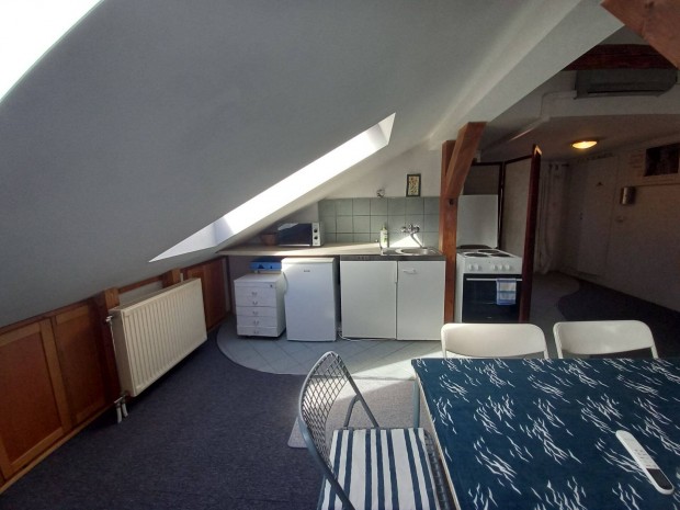 P�csett a Fenyves soron t�glalak�s kiad�!