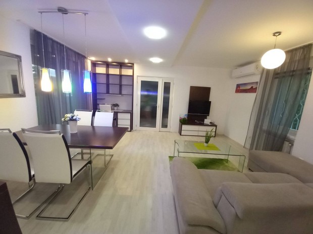 P�csett a Hunyadi J�nos �ton ig�nyes t�glalak�s kiad�!