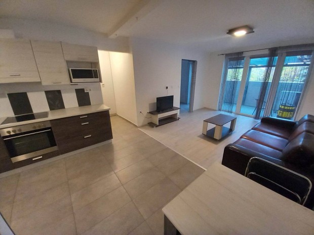 P�csett a Katalin utc�ban �j�p�t�s� ig�nyes ingatlan kiad�!