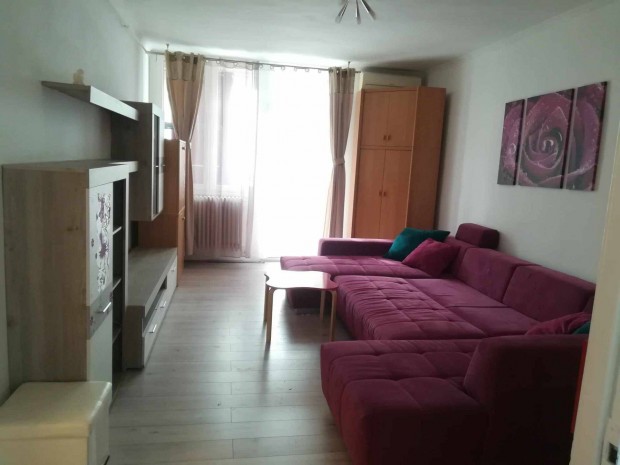 P�csett a Nagy Lajos kir�ly �tj�n 2 szob�s, erk�lyes lak�s kiad�!