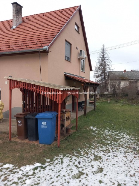 P�csett a Postav�lgyben elad� 2 szintes csal�di h�z