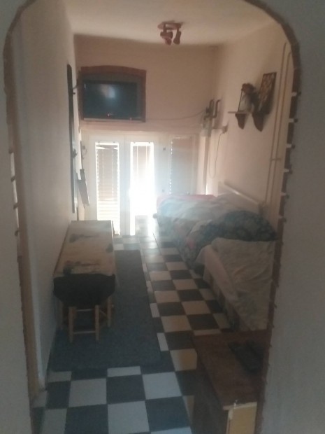 Pcsett kis apartman kiad