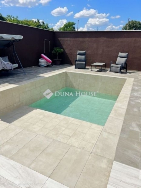 P�csi 100 nm-es h�z elad�