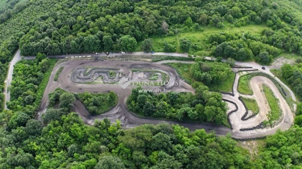 P�csi 11163 nm-es fejleszt�si ter�let elad�