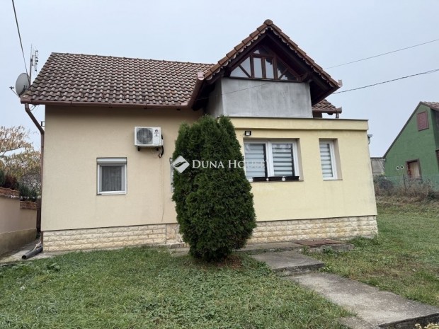 P�csi 127 nm-es h�z elad�