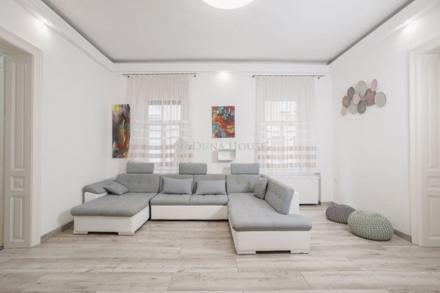 P�csi 138 nm-es lak�s elad�