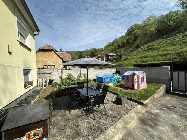 P�csi 140 nm-es h�z elad�