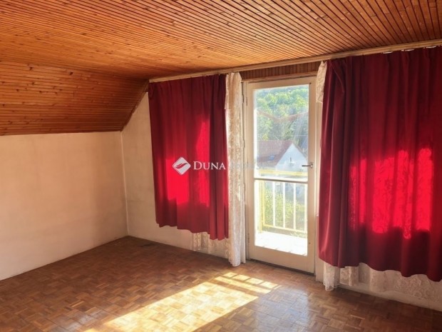 P�csi 150 nm-es h�z elad�