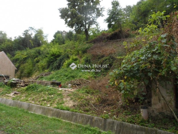 P�csi 1515 nm-es telek elad�