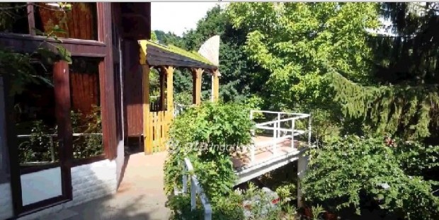 P�csi 250 nm-es h�z elad�