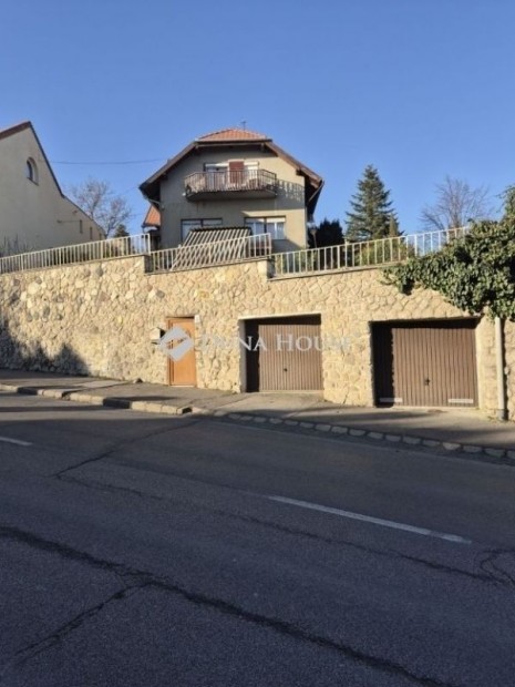 P�csi 255 nm-es h�z elad�