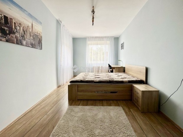 Pécsi 300 nm-es ház eladó