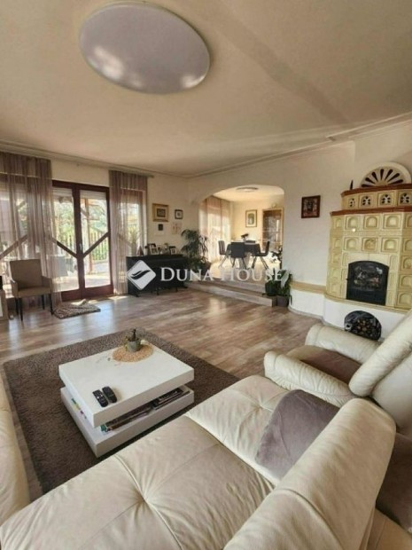 P�csi 360 nm-es h�z elad�