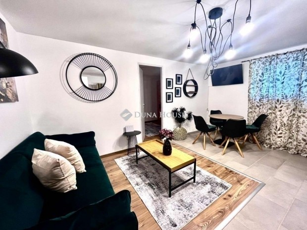 P�csi 47 nm-es lak�s elad�