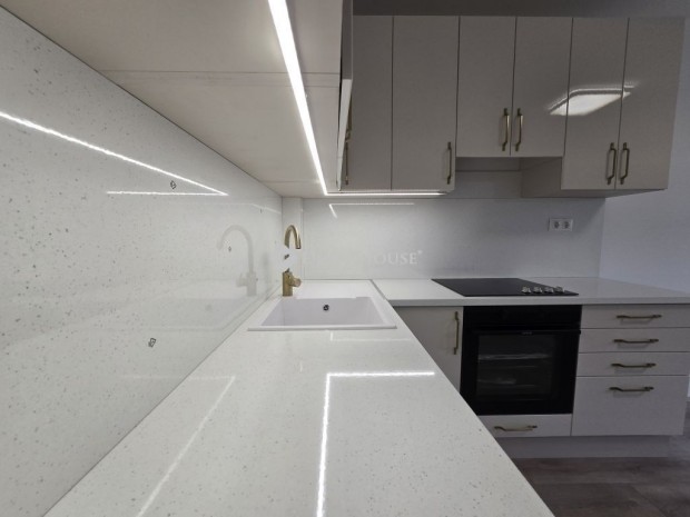 P�csi 47 nm-es lak�s elad�