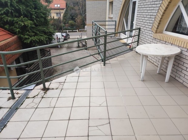 P�csi 48 nm-es lak�s kiad�