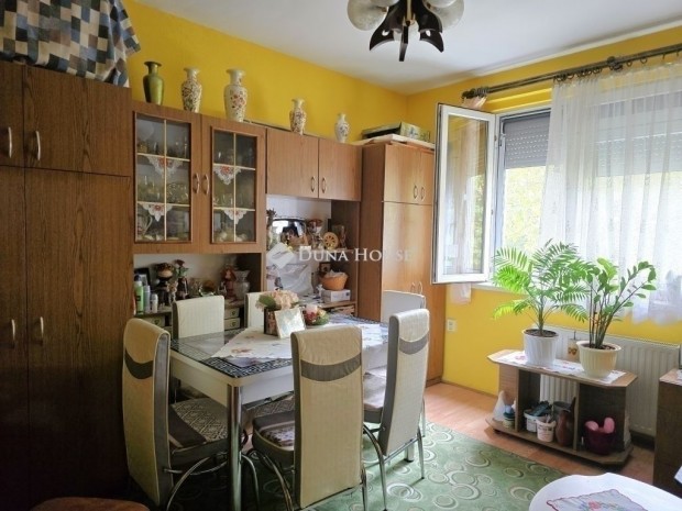 P�csi 50 nm-es lak�s elad�