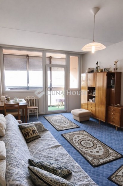 P�csi 52 nm-es lak�s elad�