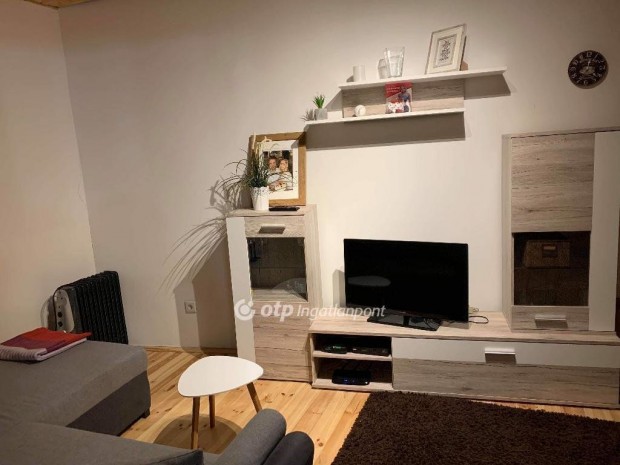 P�csi 55 nm-es lak�s elad�