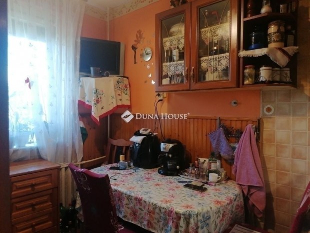 P�csi 59 nm-es lak�s elad�