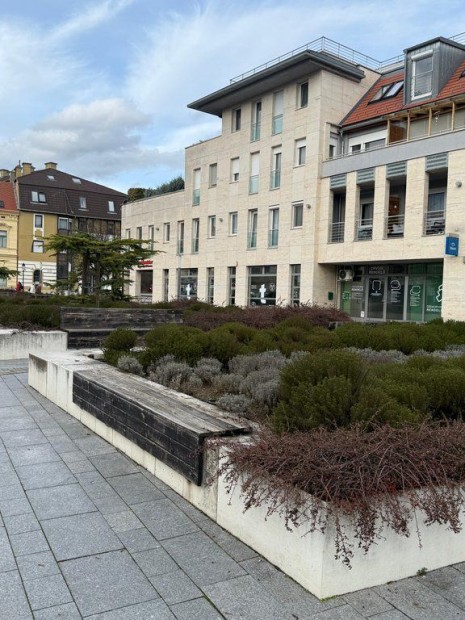 P�csi 64 nm-es lak�s elad�