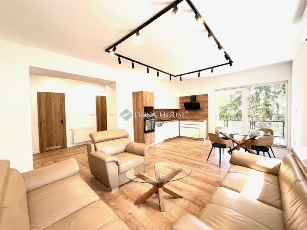 P�csi 67 nm-es lak�s elad�