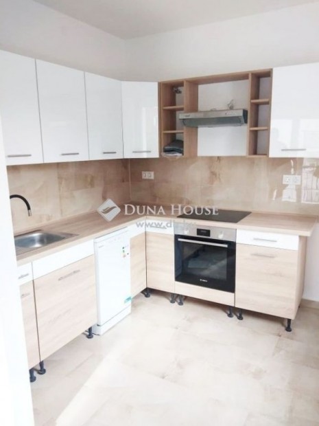 P�csi 70 nm-es lak�s elad�