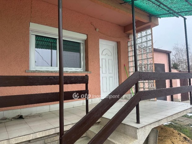 P�csi 84 nm-es h�z elad�