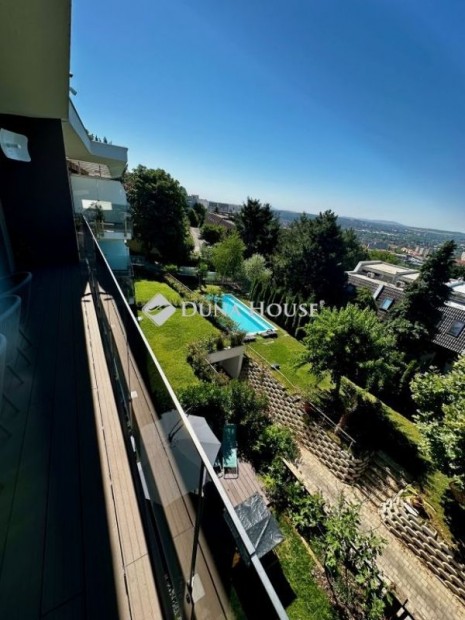 P�csi 84 nm-es iroda kiad�