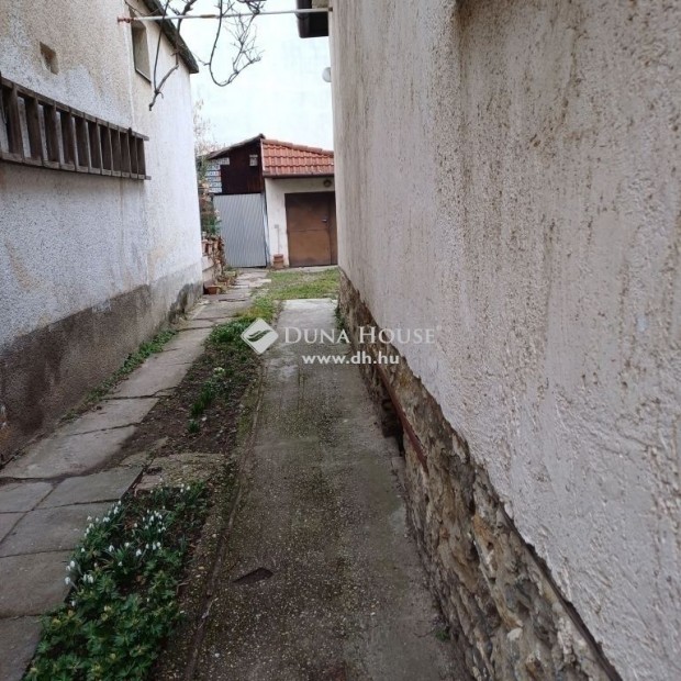 Pécsi eladó 104 nm-es ház