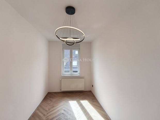 P�csi elad� 129 nm-es lak�s