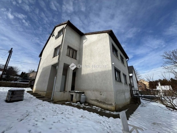 P�csi elad� 198 nm-es h�z