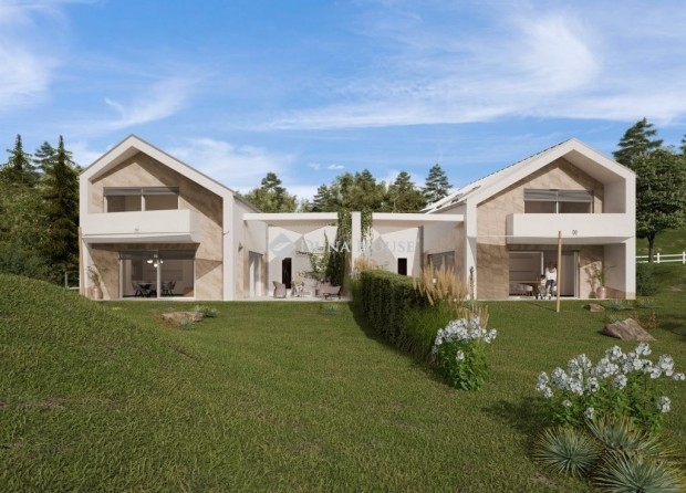 P�csi elad� 251 nm-es lak�s