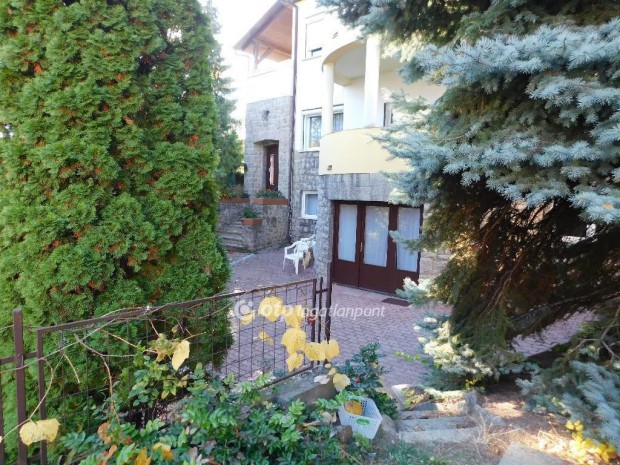 P�csi elad� 255 nm-es h�z