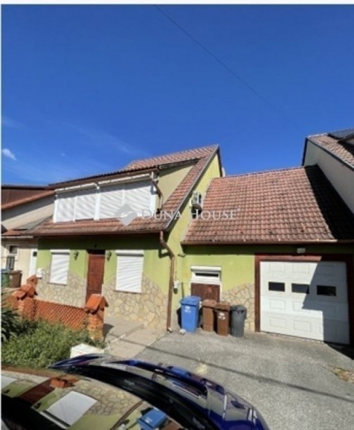 P�csi elad� 270 nm-es h�z