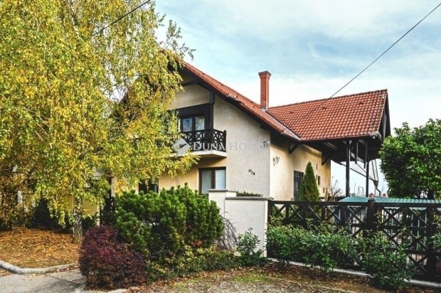 P�csi elad� 300 nm-es h�z