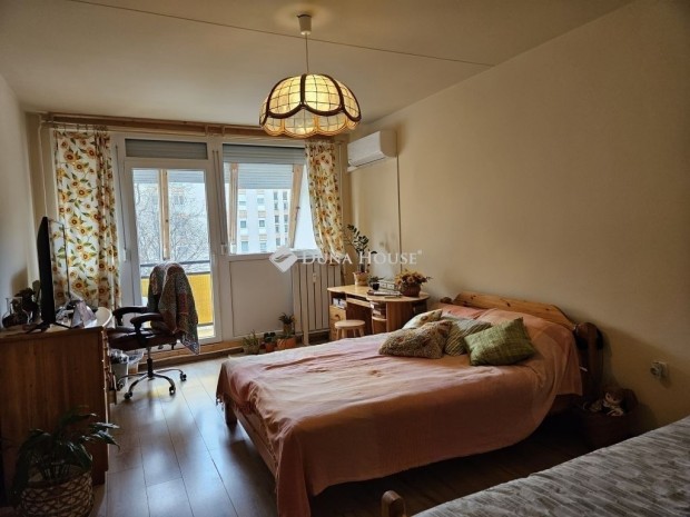 P�csi elad� 50 nm-es lak�s