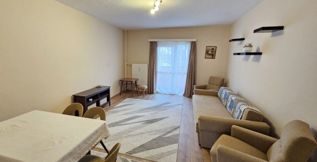 P�csi elad� 54 nm-es lak�s