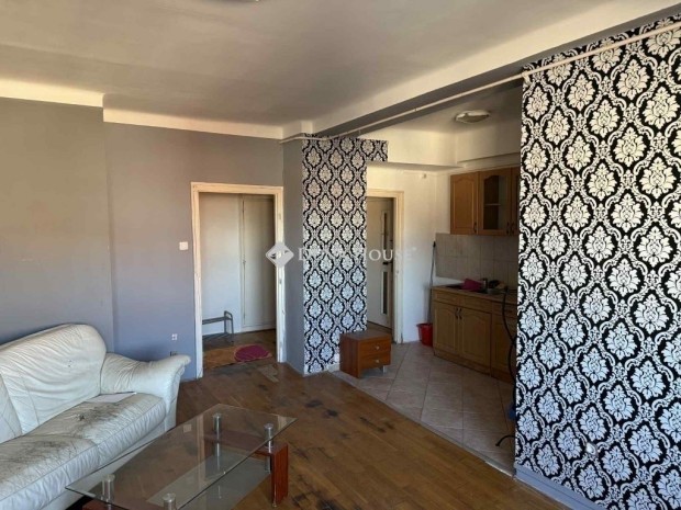 P�csi elad� 60 nm-es lak�s