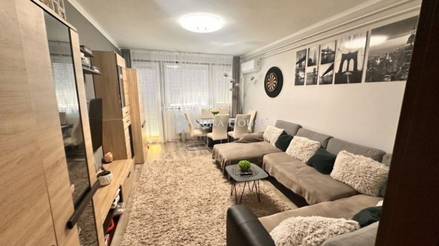 P�csi elad� 74 nm-es lak�s