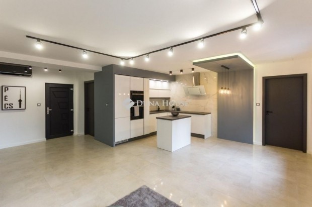 P�csi elad� 74 nm-es lak�s